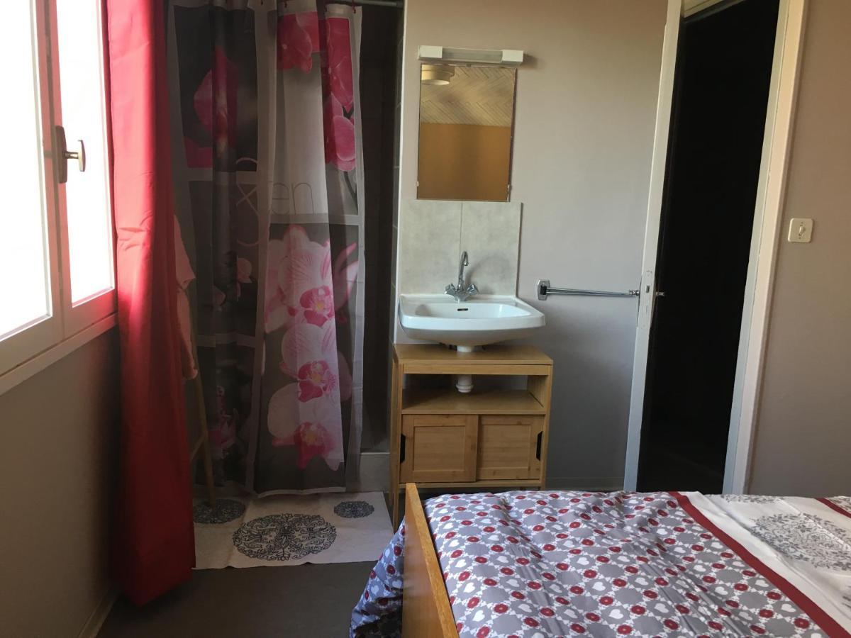 Aux Portes D'Aubrac Studio 2 Personnes Bed & Breakfast Condom-d'Aubrac Luaran gambar